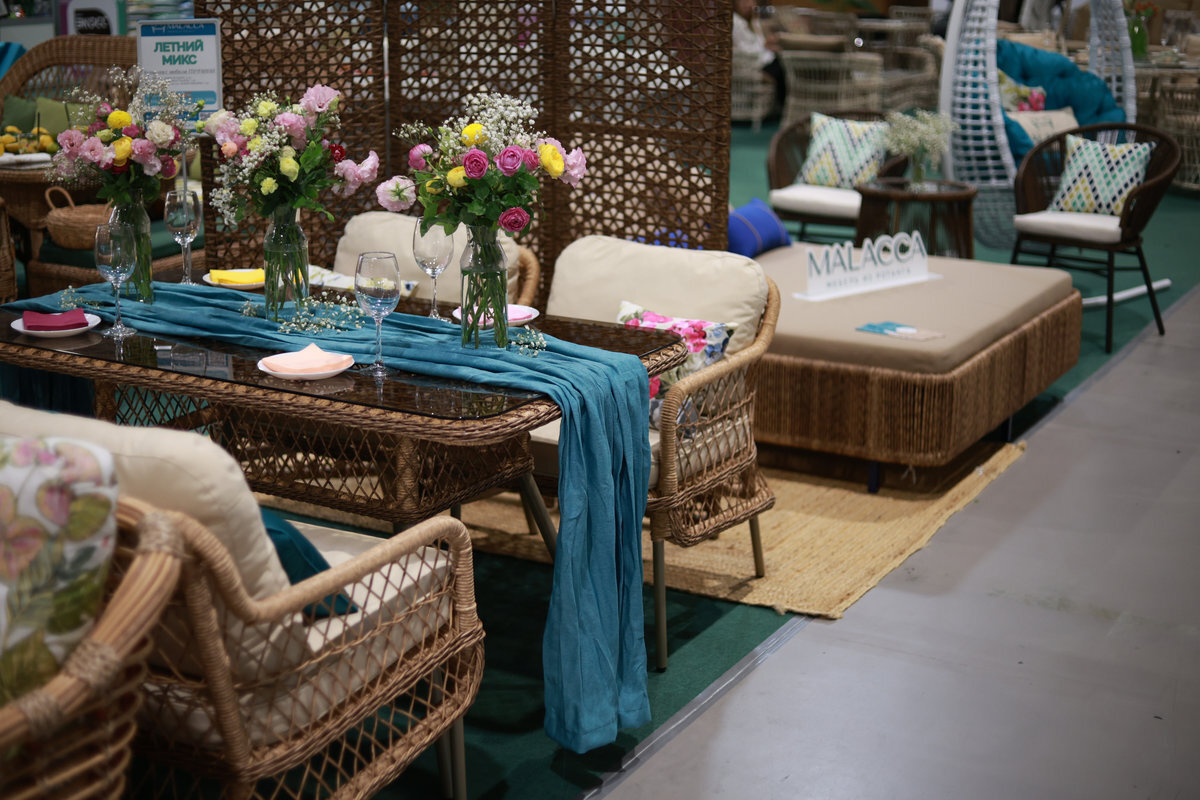 Изящные обеденные комлекты мебели Пуччини от Malacca