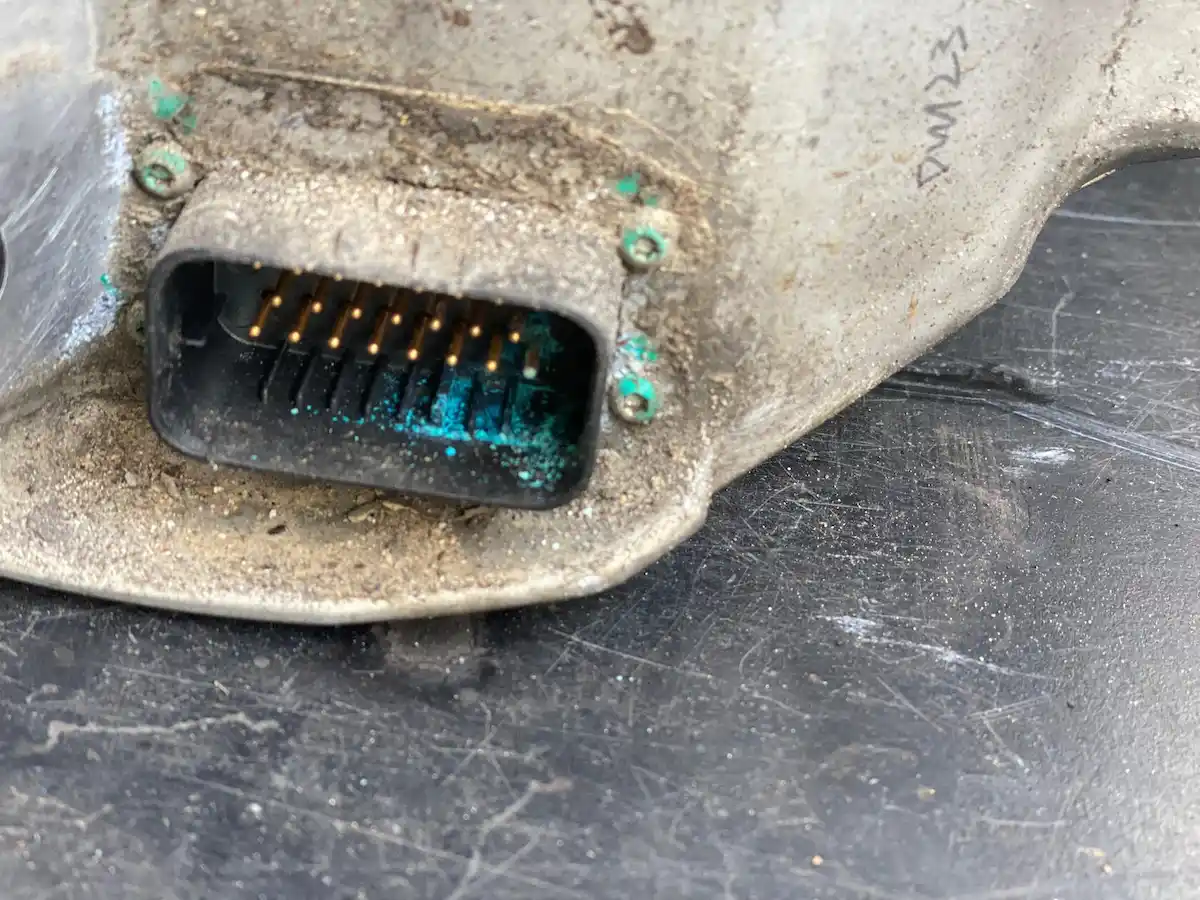 Defekte Tesla Drive Unit – Beispiel und Schadensbild