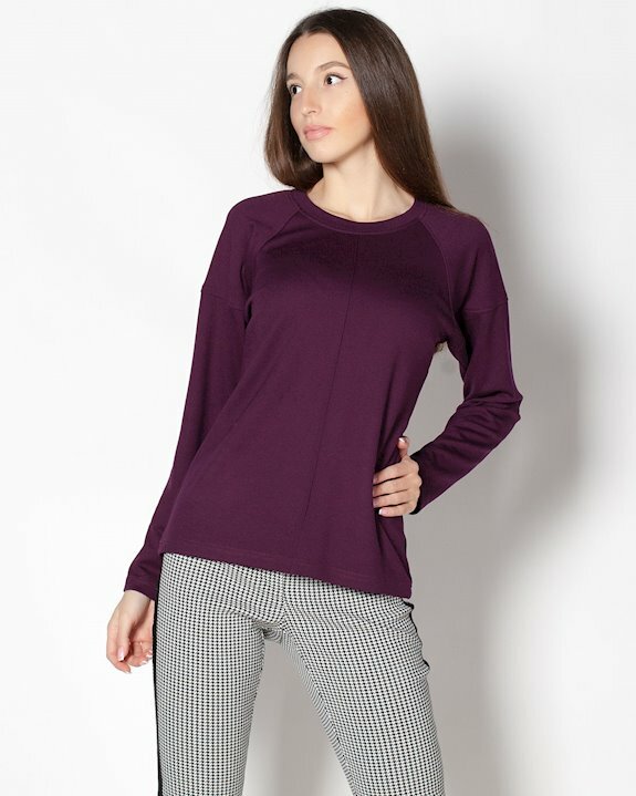 Стилна едноцветна блуза, подходяща за многобройни комбинации