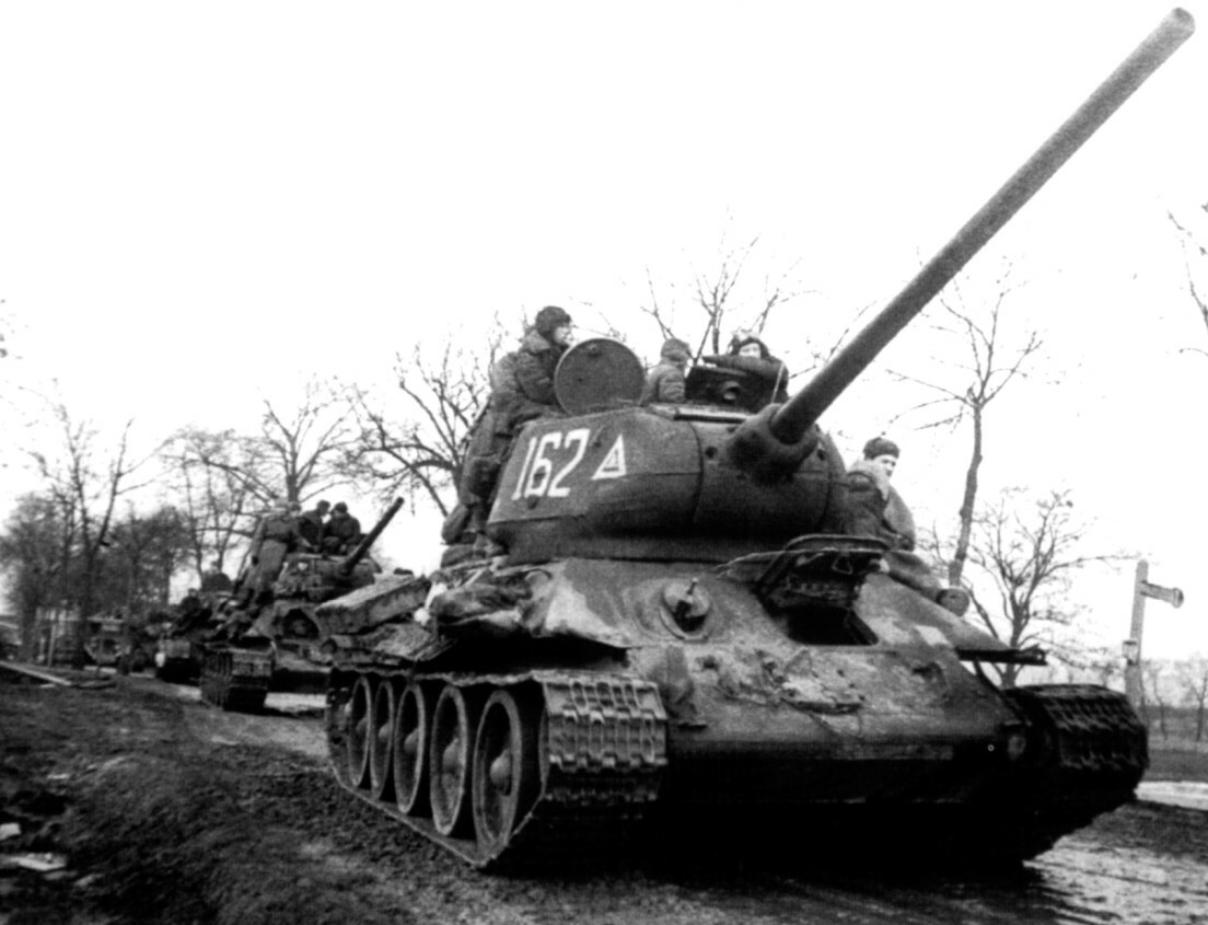 Военное фото т 34 85