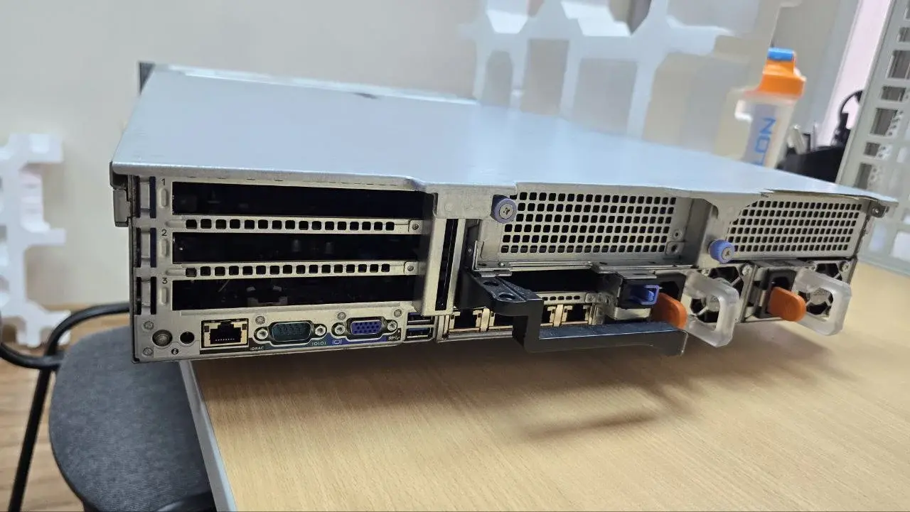 Разъёмы и блоки питания Dell PowerEdge R740