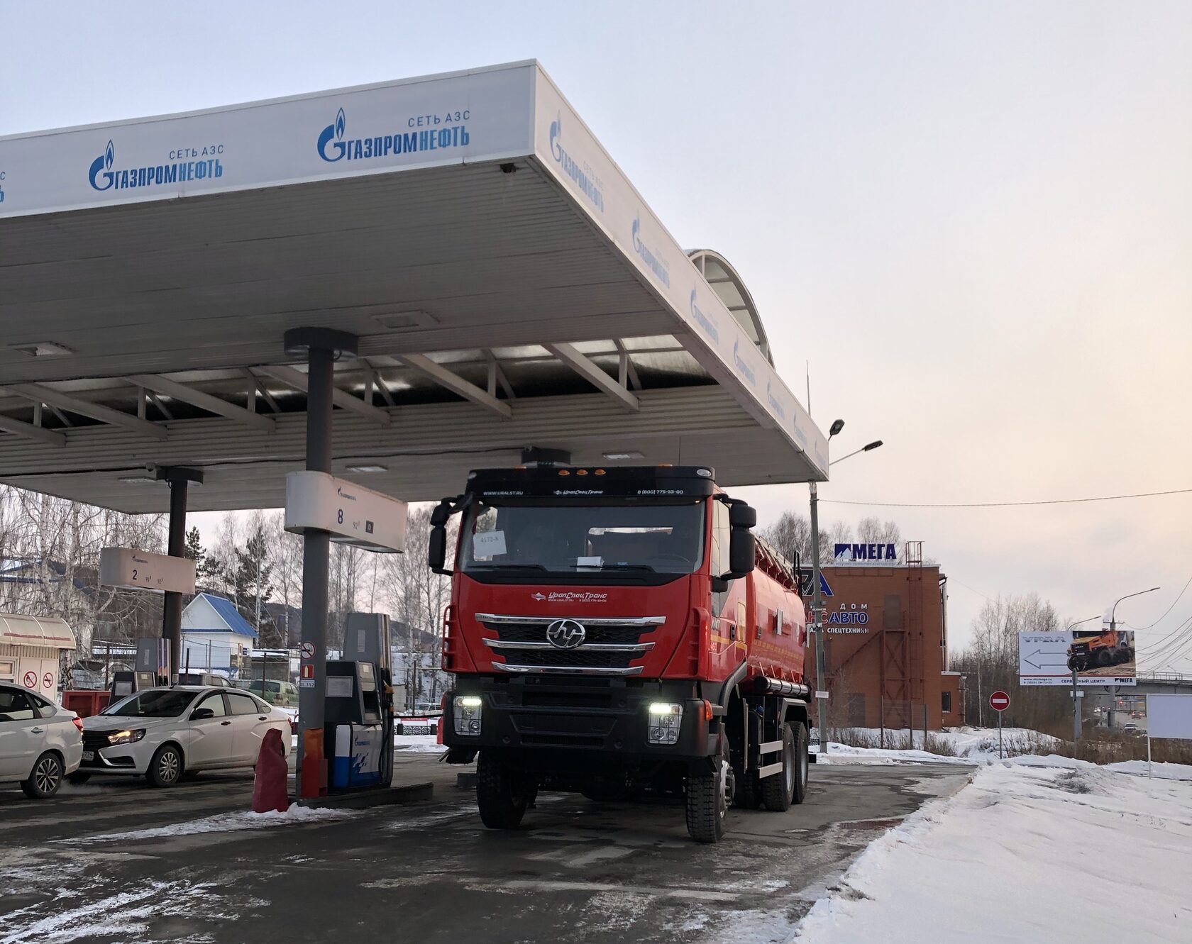 АТЗ на шасси AMT 6x6 на АЗС