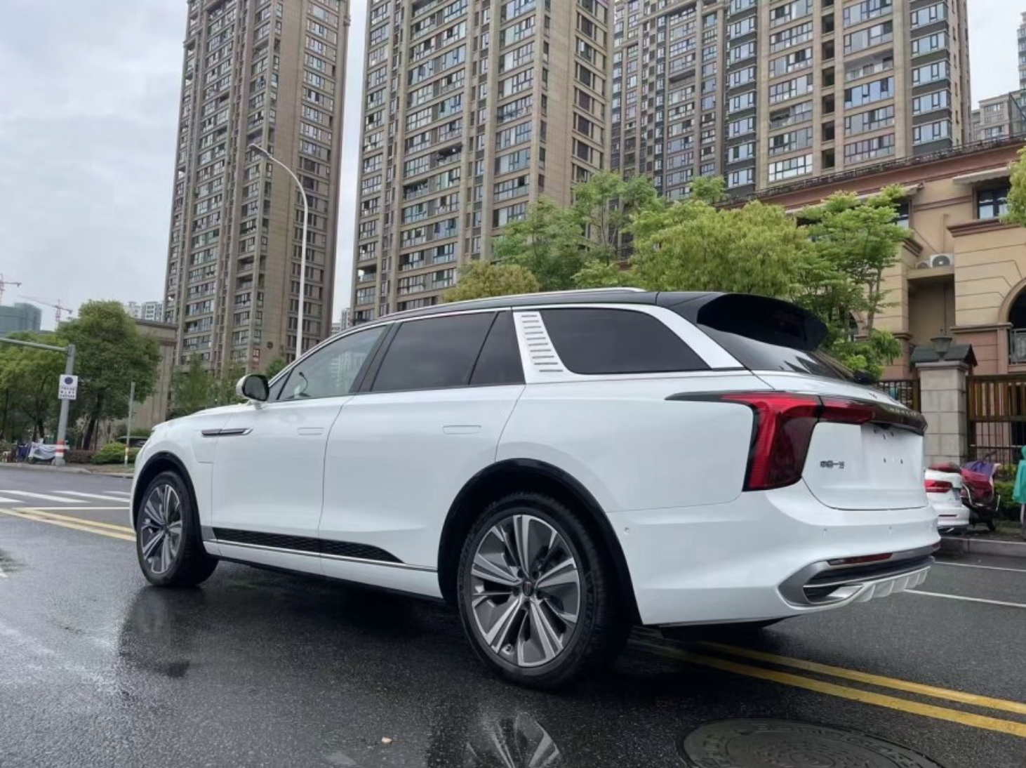 Hongqi e hs9. Hongqi e-hs9 2021. Hongqi 2021. Hongqi e-hs9 2022. Hongqi e-hs9 at, 2021.