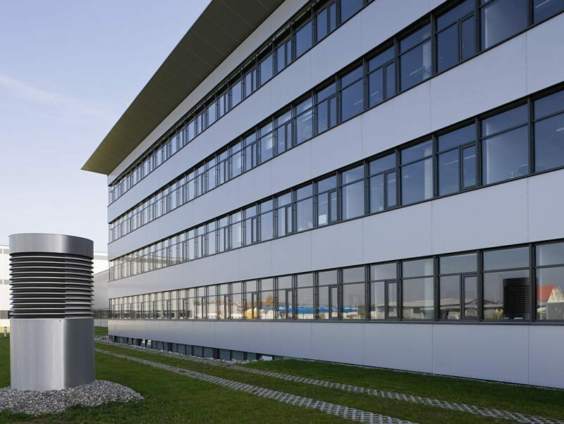 Завод сигнал аннолово. Остекление промышленных зданий. Фото офиса. Ленточное остекление фасадов. Промышленные секционные ворота alutech.