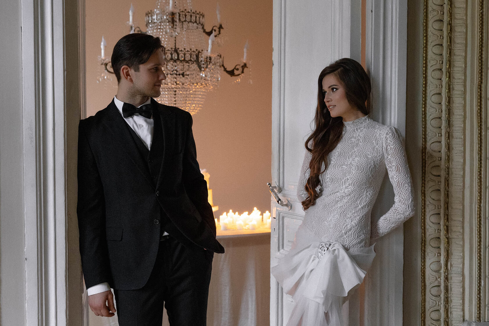 Пара молодоженов