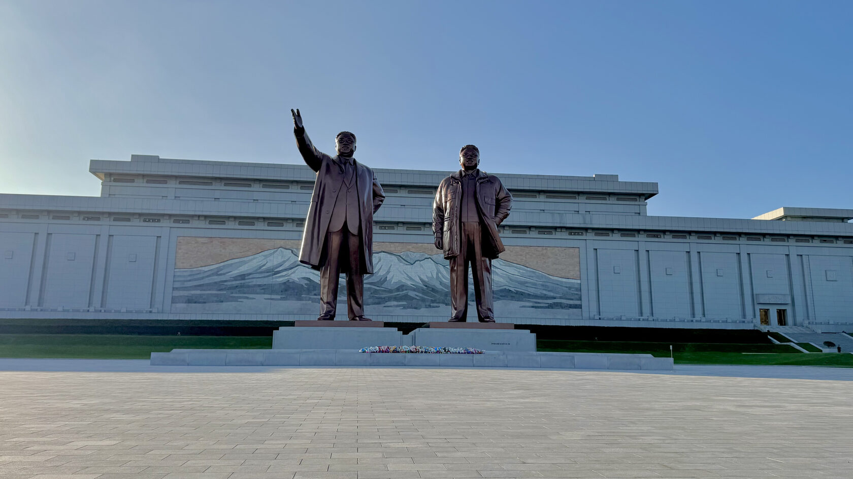 Мемориальный комплекс на холме Мансудэ. Пхеньян. КНДР