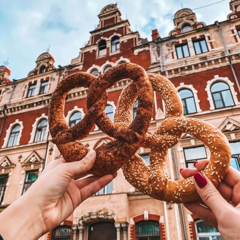 Крендель в особняке шпилит длинноволосую нимфу в гладкую киску