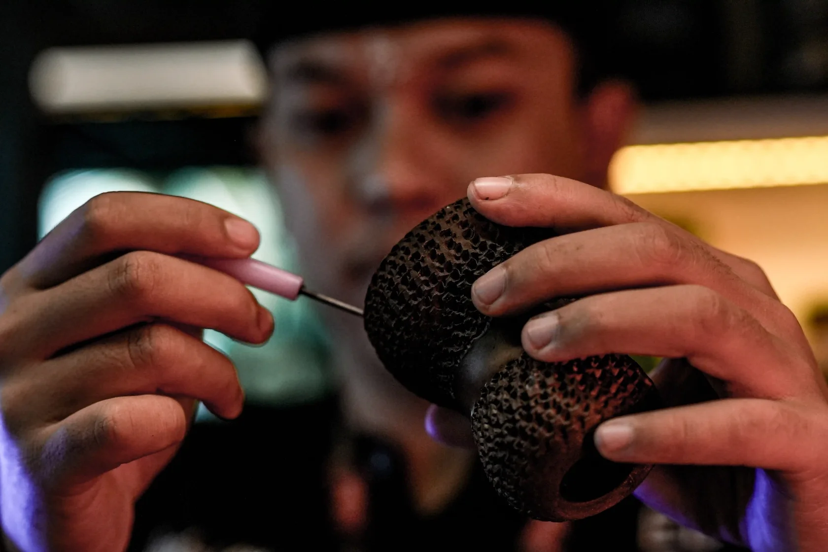 Different packing styles showing how to manage nicotine level in shisha by adjusting airflow and tobacco density inside the bowl.