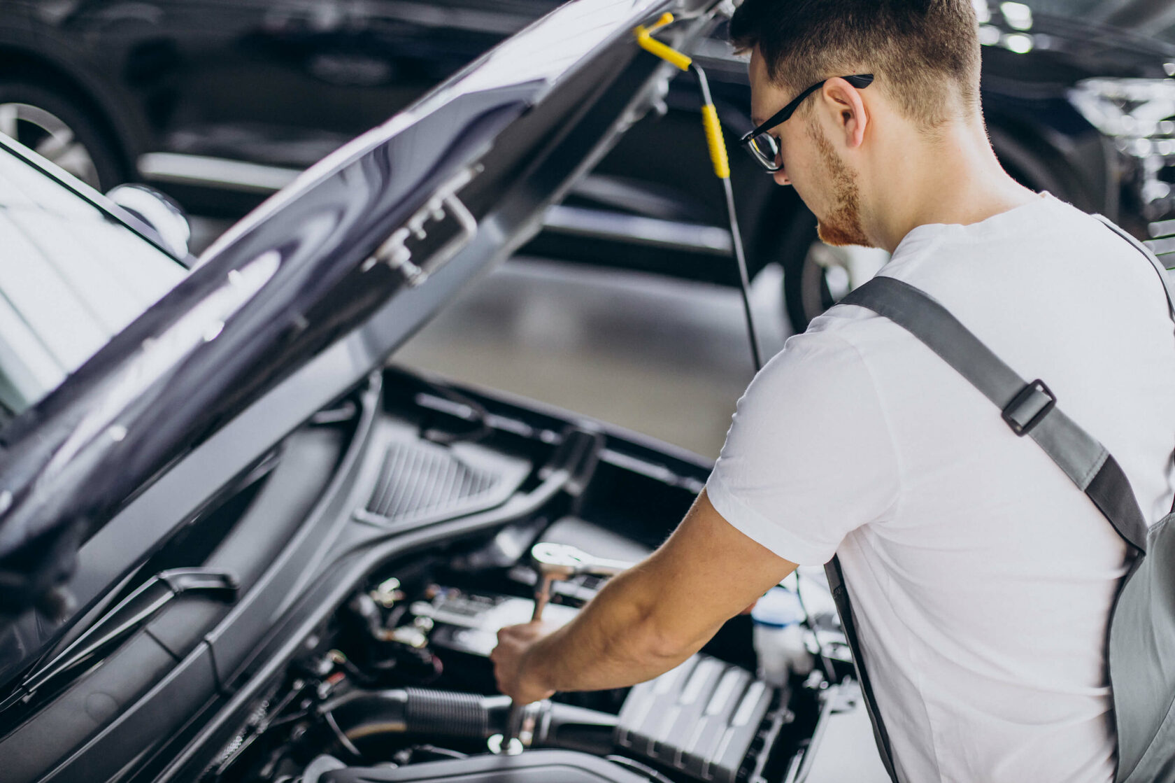 Car making. Toy car Maintenance Workshop. Чиповщики что делают.