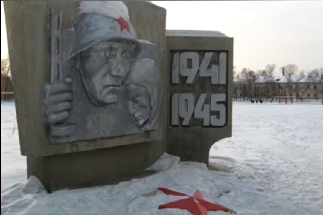 Памятный сквер. Памятники героям в Красноярске. Памятник Малиновского в Красноярске. Памятник посвященные ВОВ В Красноярске. Памятники в Красноярске посвященные Великой Отечественной войне.