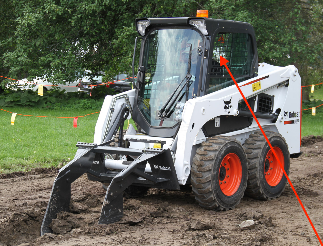 Мини бобкэт. Бобкэт s450. Мини-погрузчик Bobcat s450. Bobcat мини экскаватор 450. Мини-погрузчик Bobcat 450.