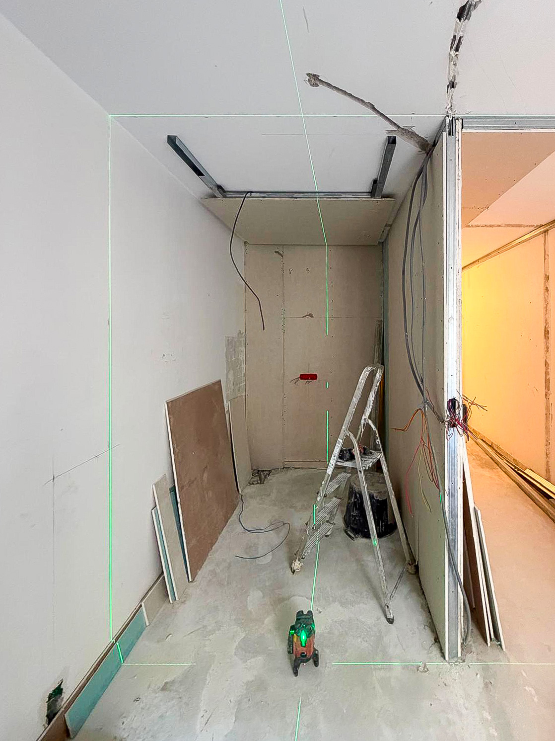 Aménagement sur mesure d’une petite surface – intégration des volumes et faux plafonds