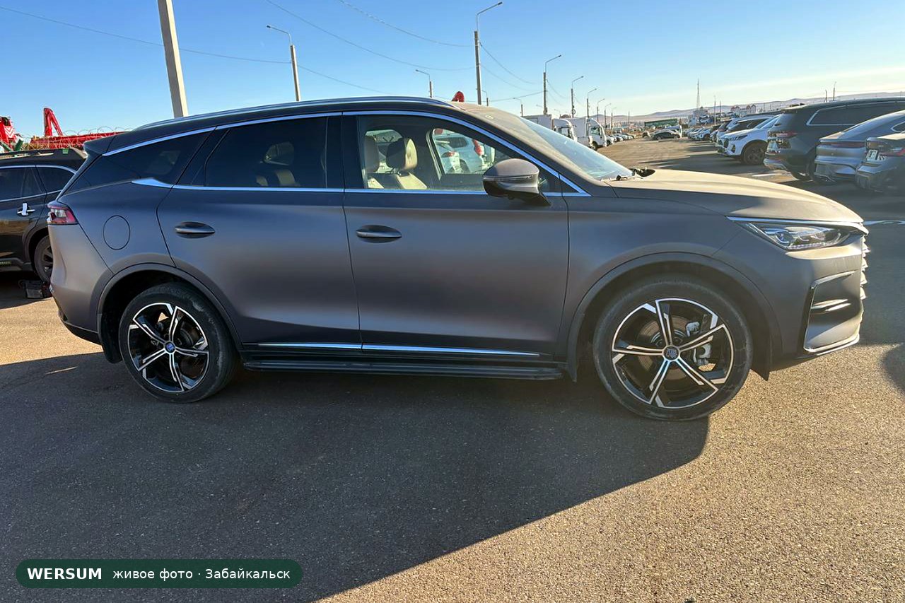 BYD Tang, сбоку