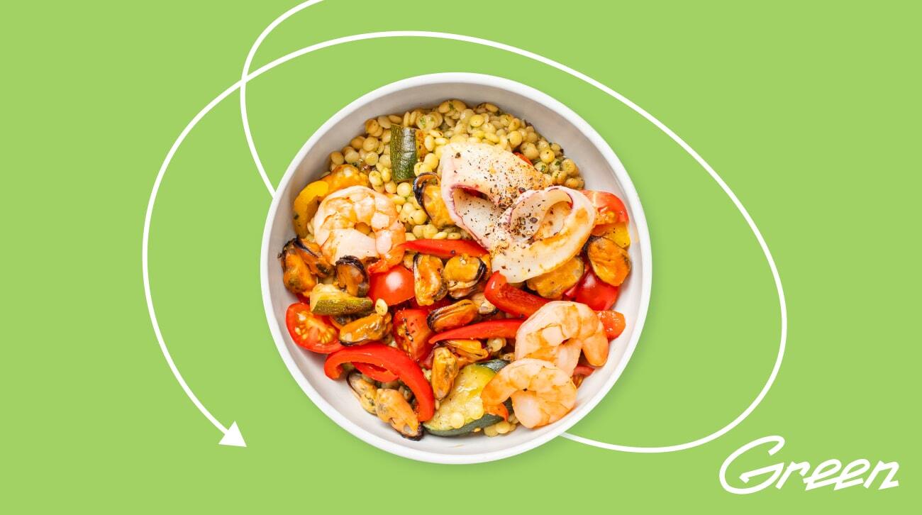Морепродукты с птитимом, овощами и песто из петрушки