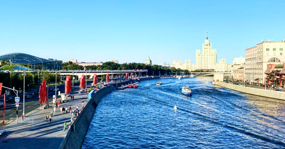 Прогулка по москве реке на теплоходе зарядье. Зарядье Москва. Реки Москвы. Причал Третьяковский. Москва река экскурсия.