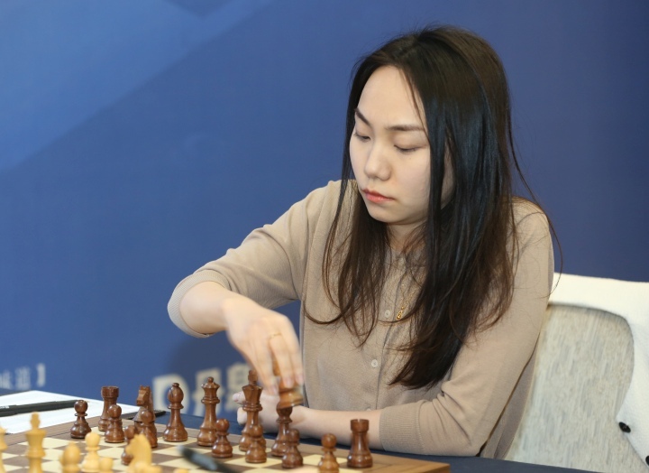 Women's Candidates: Games and commentary