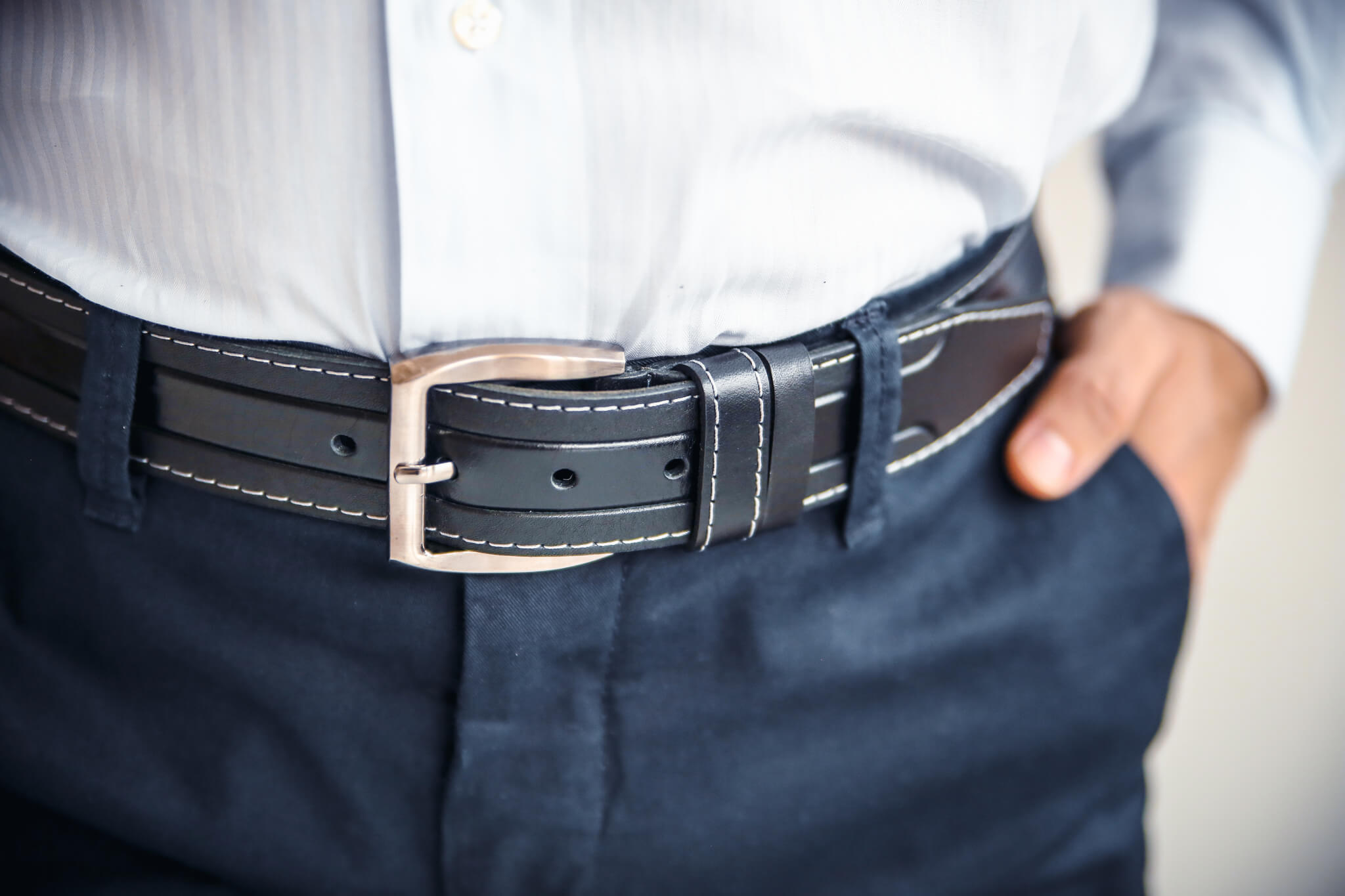 Как правильно носить ремень мужской на брюках
