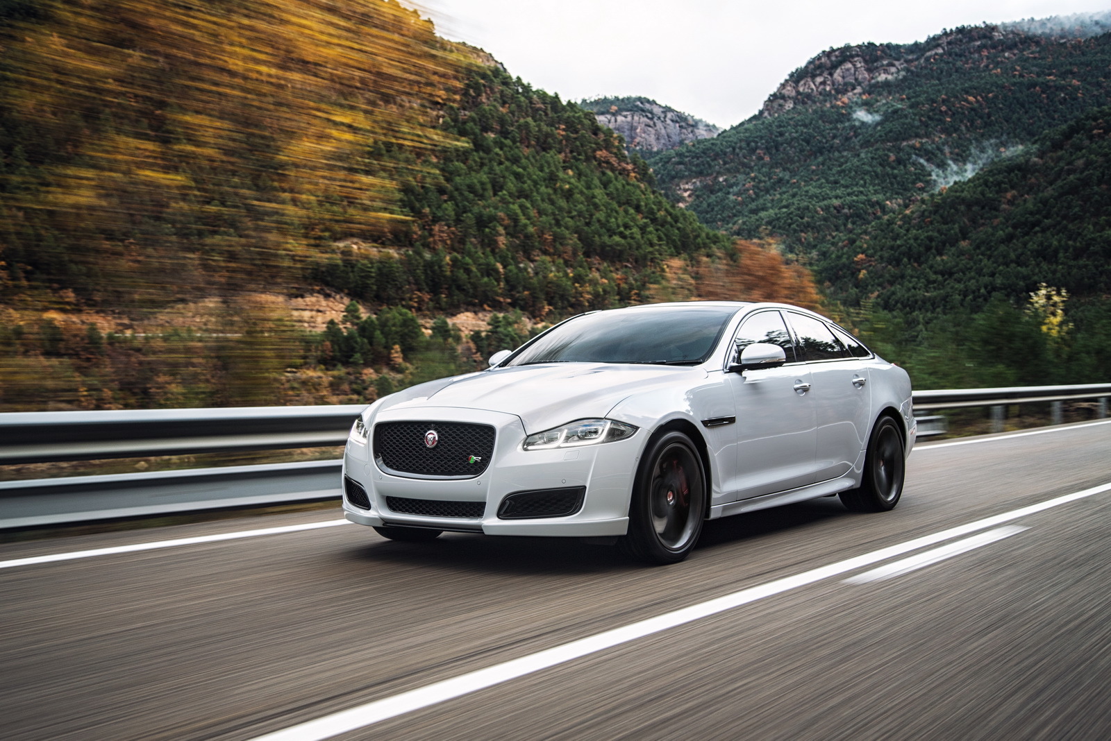 Аренда Jaguar XJ в Москве. Прокат по честным ценам