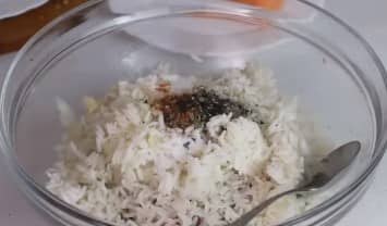 Приготовление ёжиков из фарша с рисом и подливкой: шаг 6