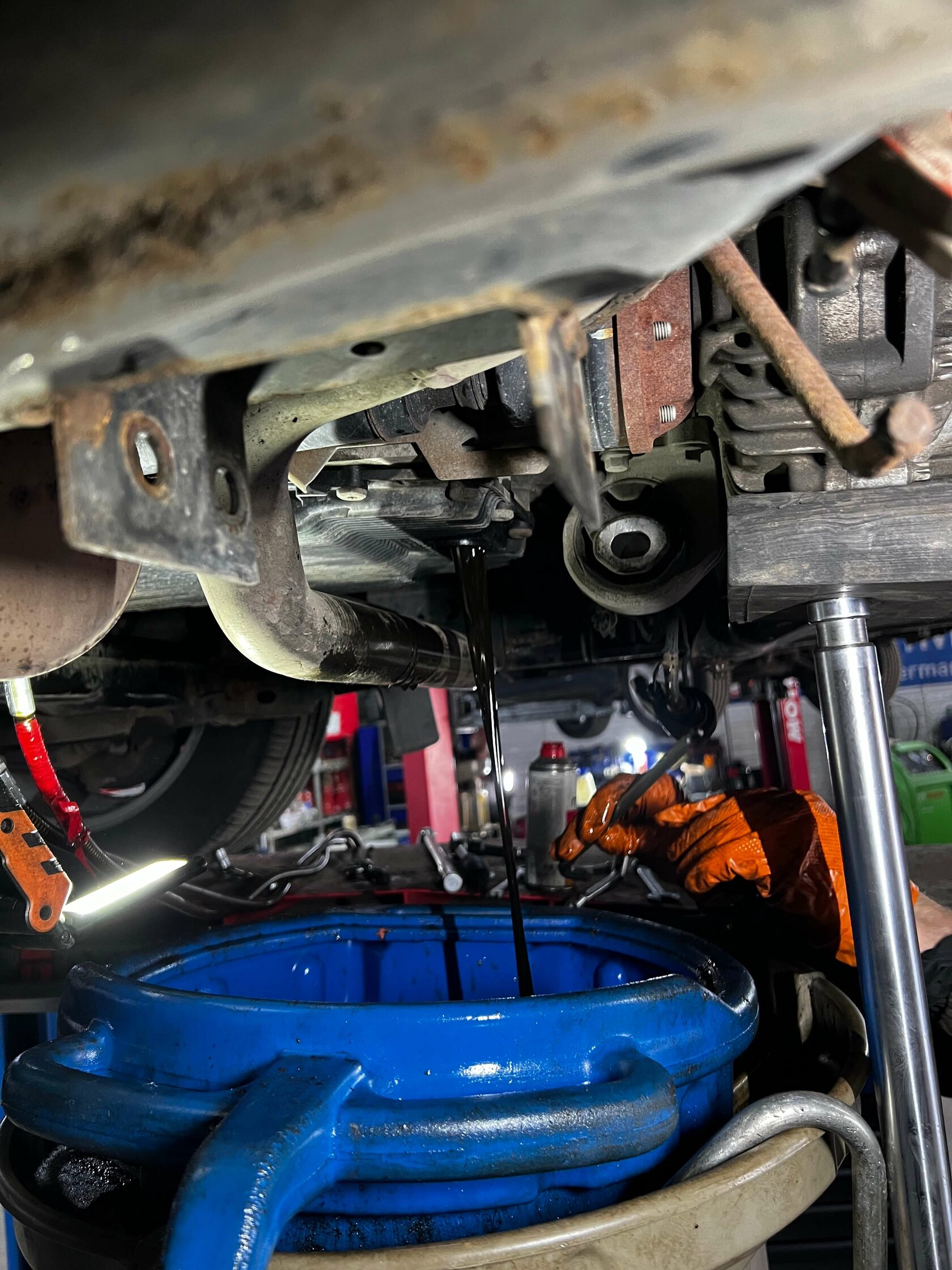 Слив масла из АКПП Land Rover