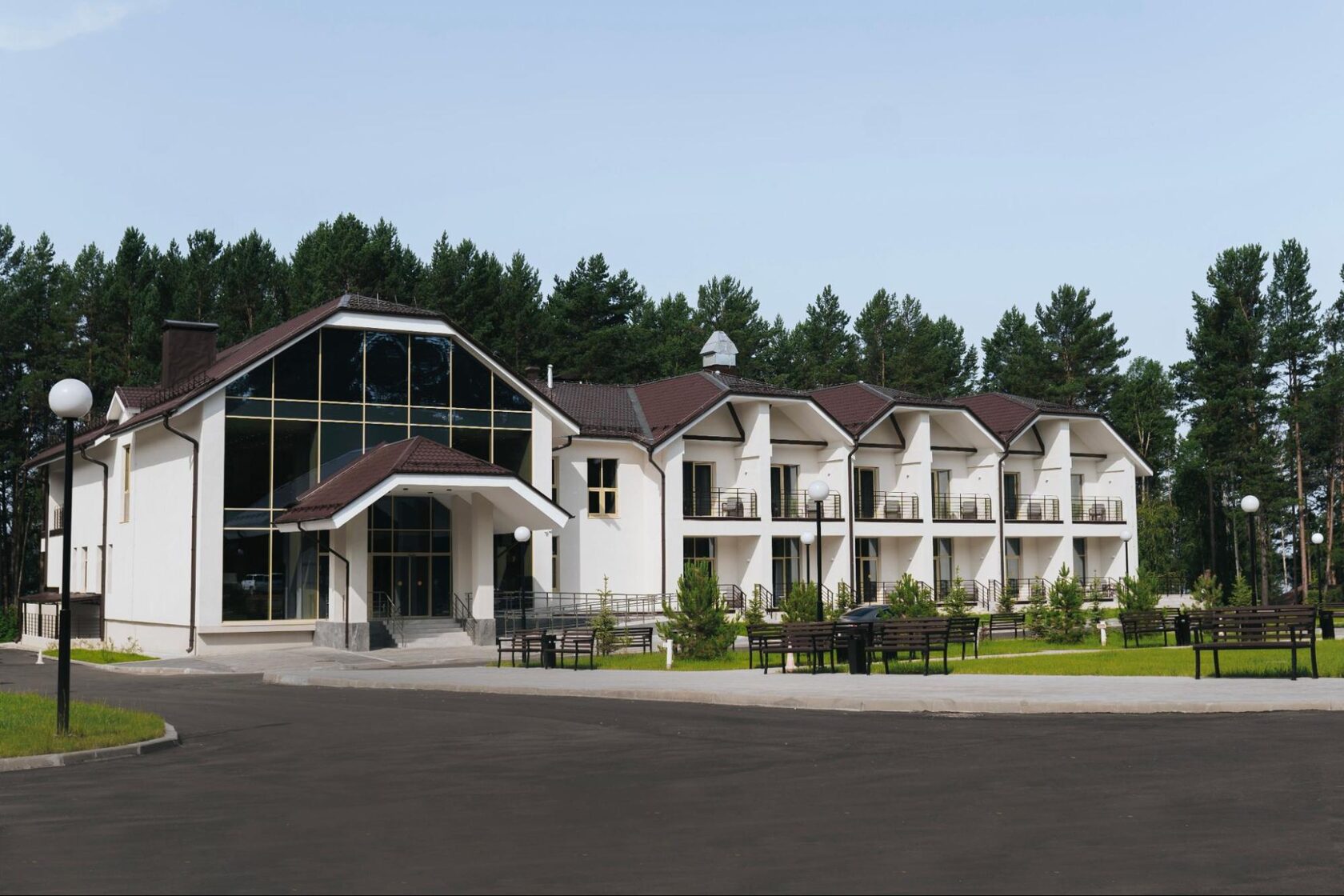 Как парк-отель «Бурдугуз» сократил время ответа клиентам на 60% с помощью Хотбот