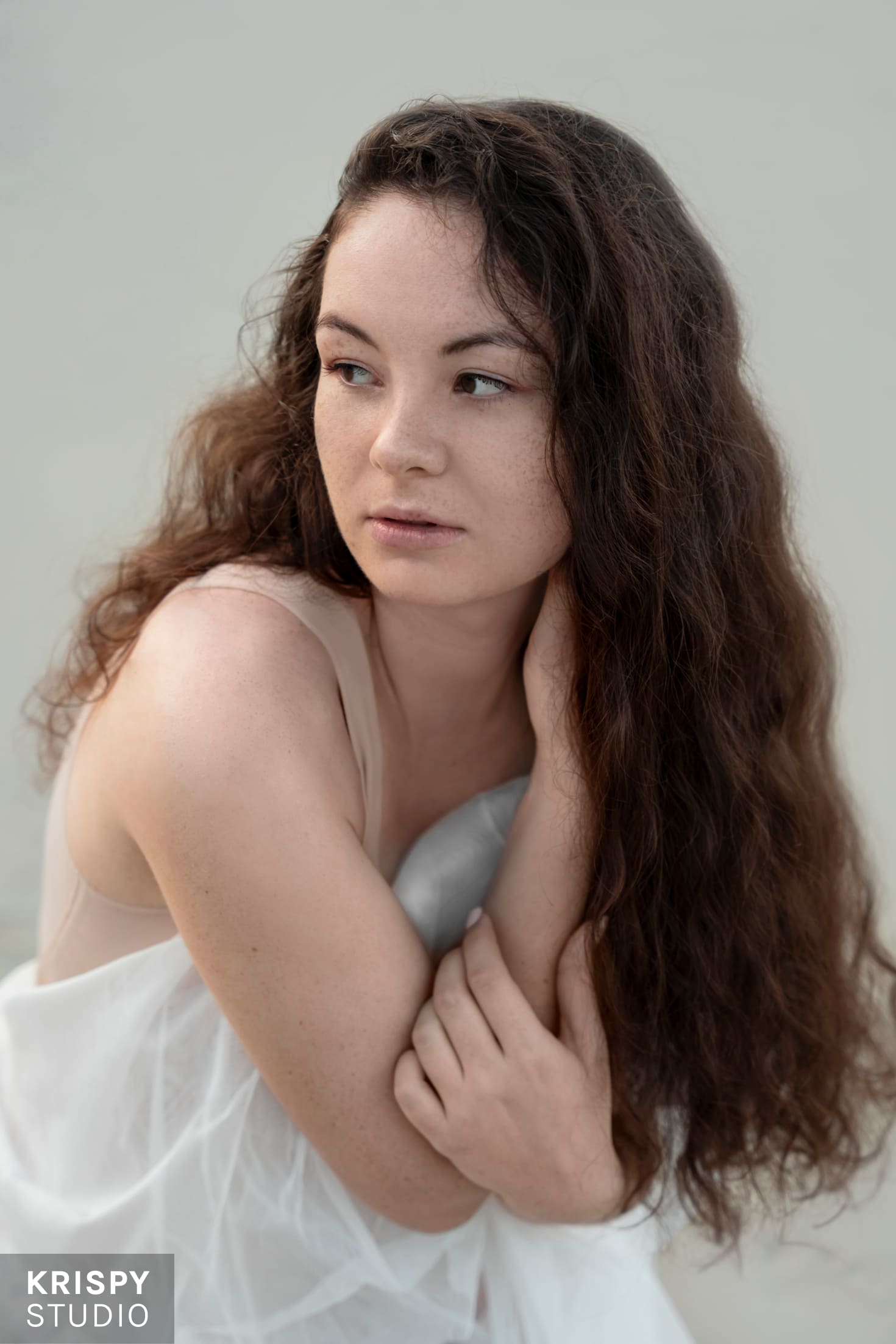 Фотосессия на берегу Пхукета, беременная женщина и океан