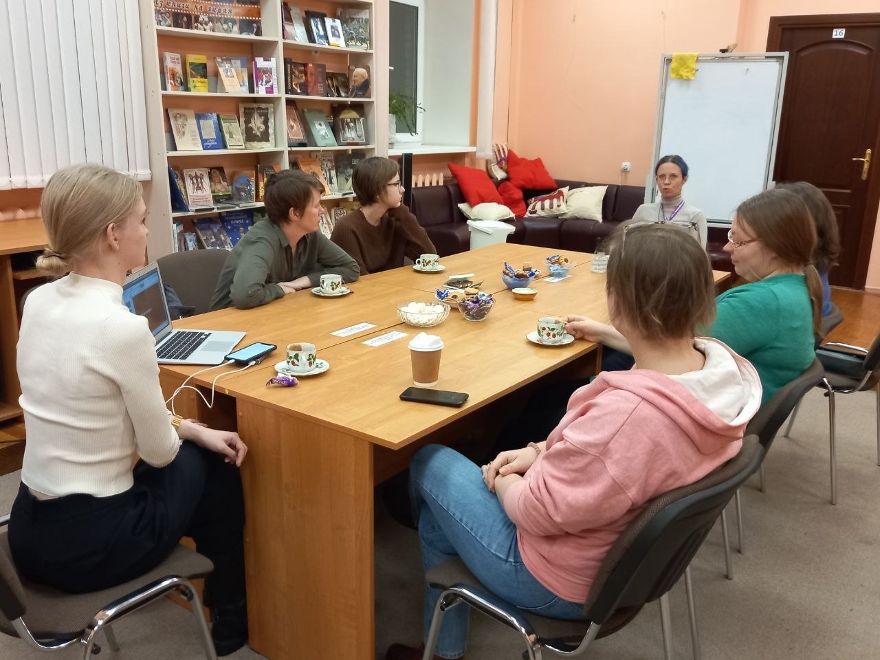 Гагаринский район смоленской области гагарин. Конференц зал администрации города смоленска. Гагаринский язык. Переименование города гагарин. Гагарин презентация по английскому.