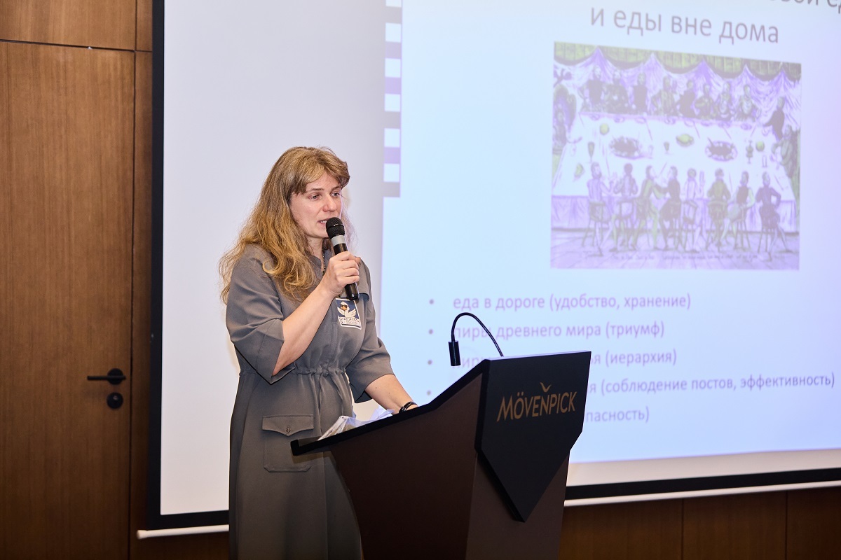 Полина Трояновская — выступление о фабриках-кухнях