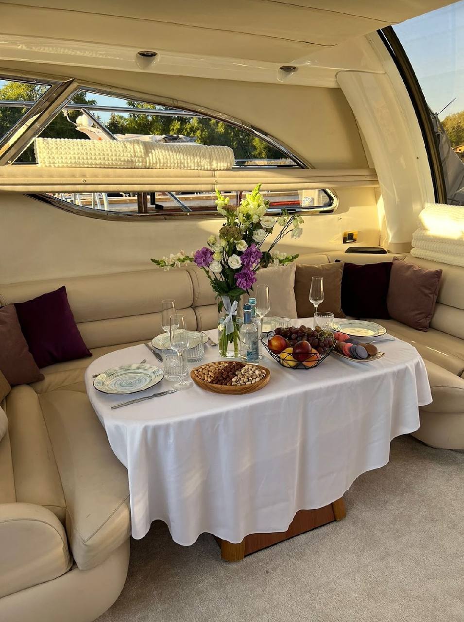 Яхта SeaLine F43 — фото 4 для аренды в СПб