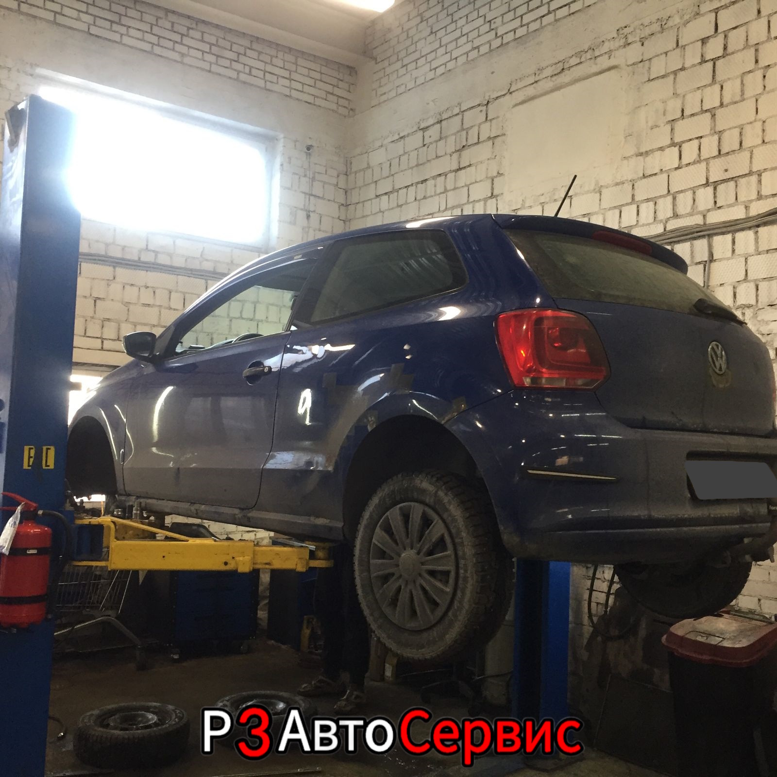 Volkswagen Polo 2011 г. Ремонт передней подвески в Р3 АвтоСервис.