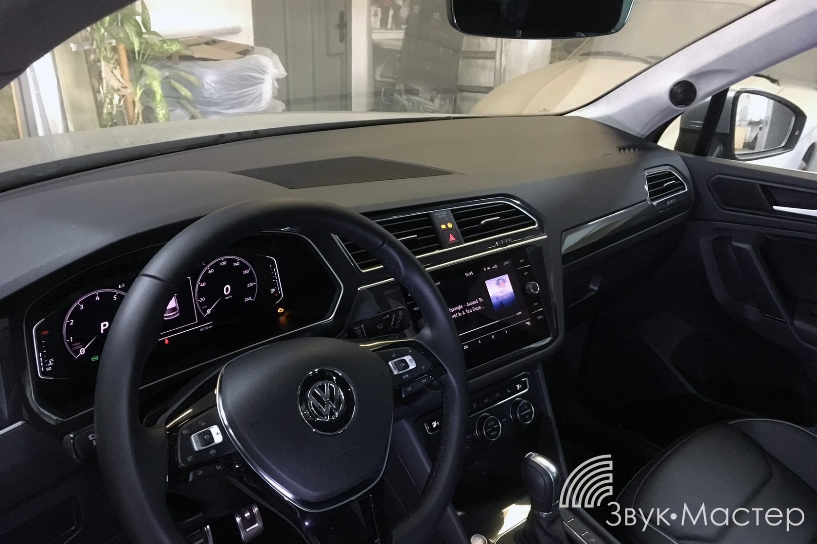 VW Tiguan установка автозвука