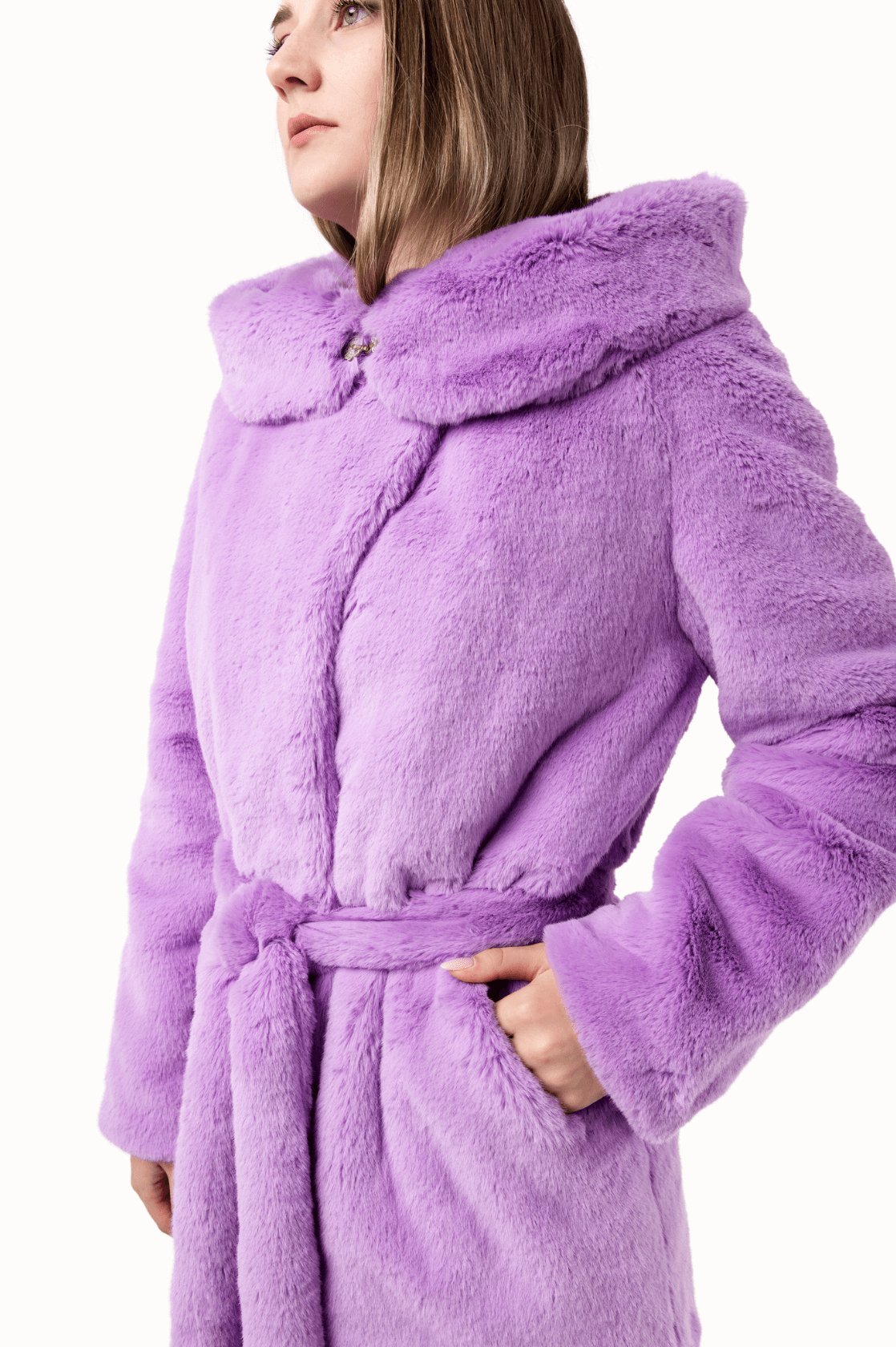 Полушубок с английским воротником-капюшоном из искусственного меха на ...