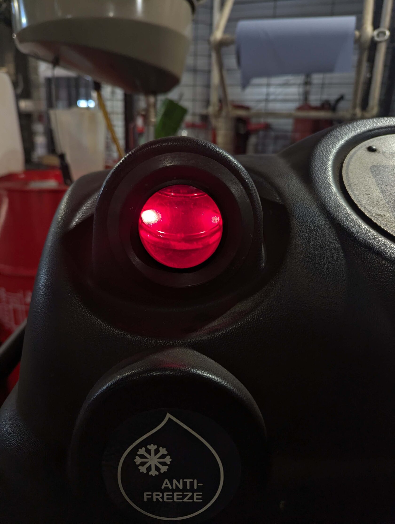 Заменили антифриз установкой на Haval F7