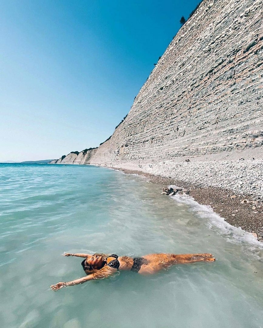 Где в августе чистое море