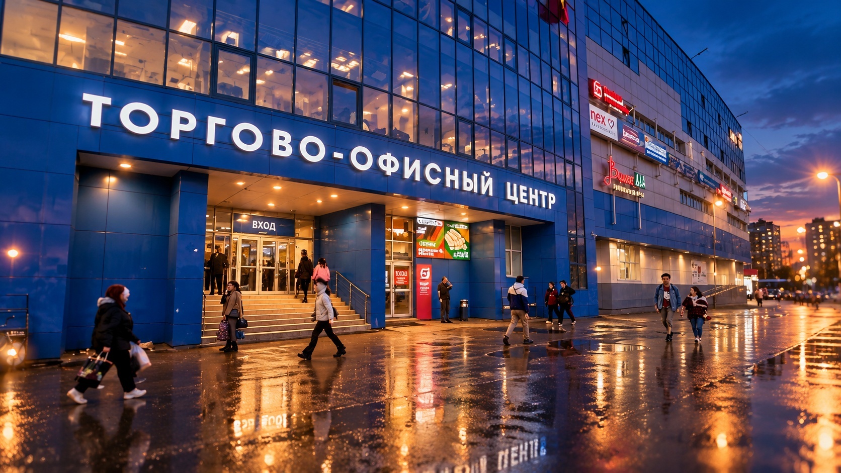 Медиафасад ТЦ «Восток-1», ул. Егорова 8Б, вечерний вид