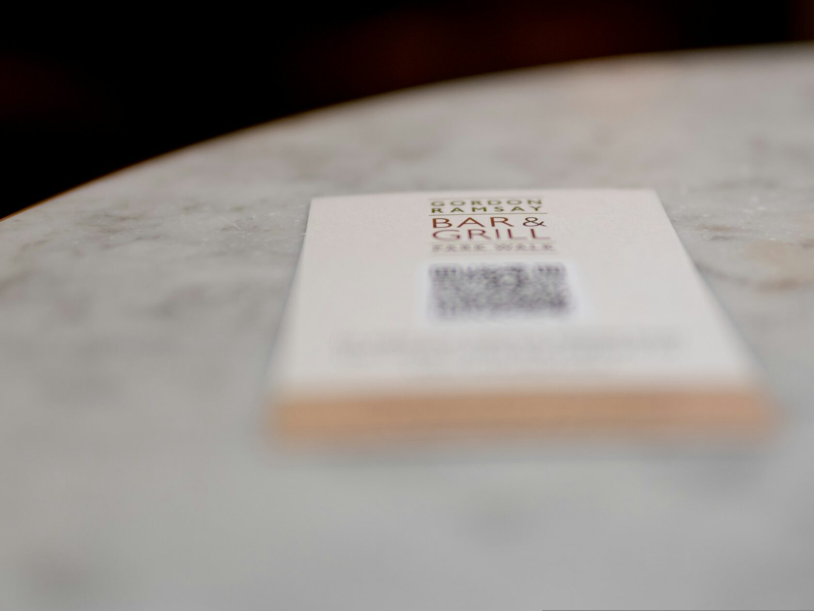 Настольная табличка с QR-кодом