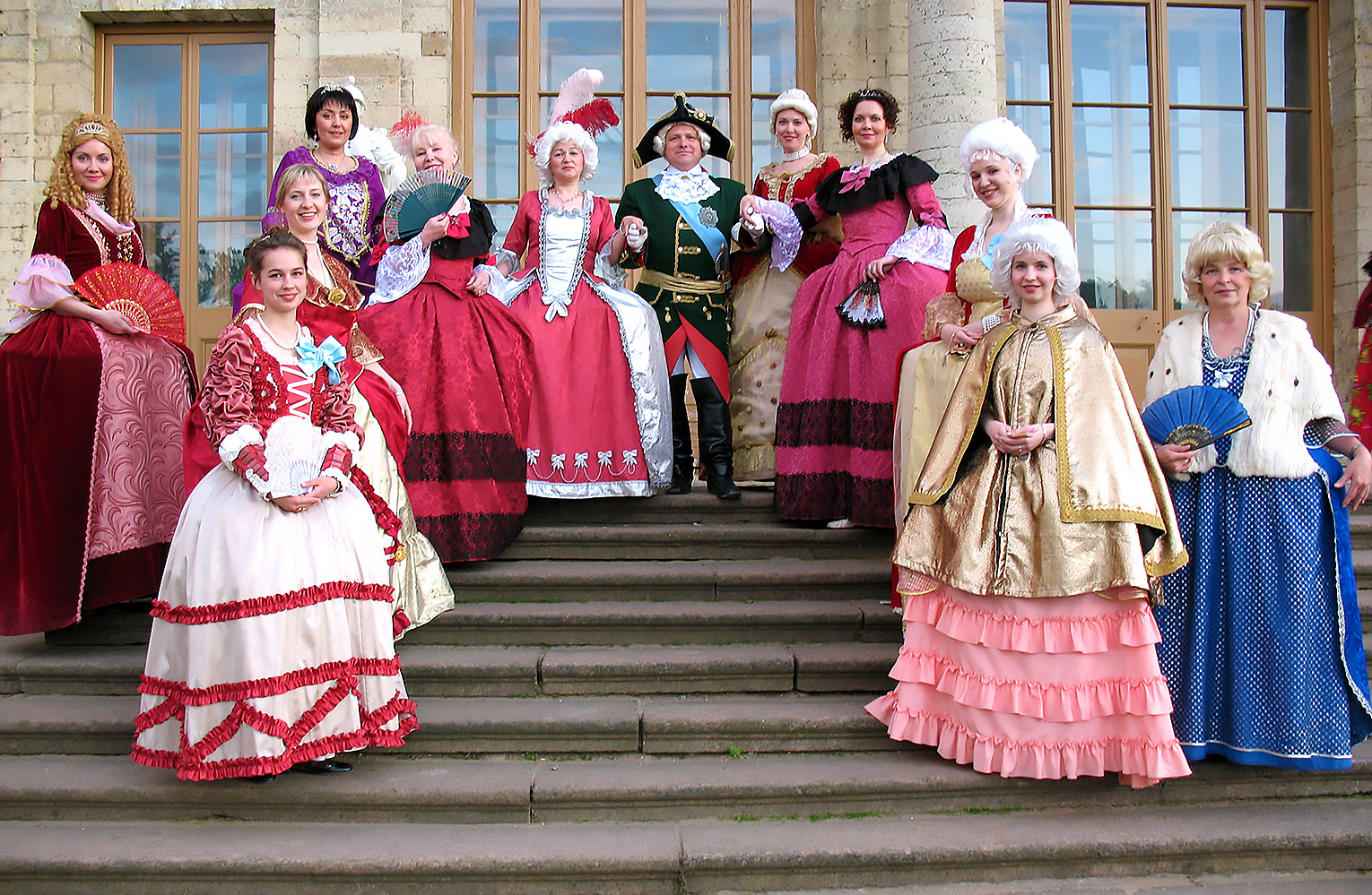 Театрализованная автобусная экскурсия я москвич. Елагинский дворец балы. Костюмированная экскурсия. Елагин дворец бал. Костюмированная экскурсия.