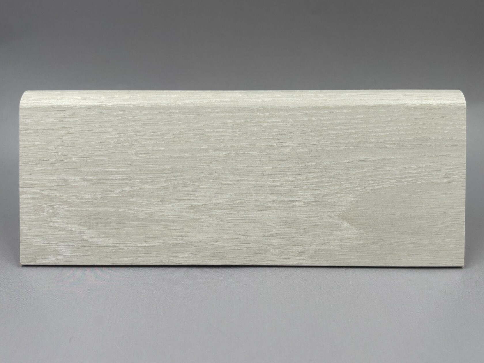 Плинтус МДФ под дерево, под дуб для ламината и паркета в Санкт-Петербурге (СПб)