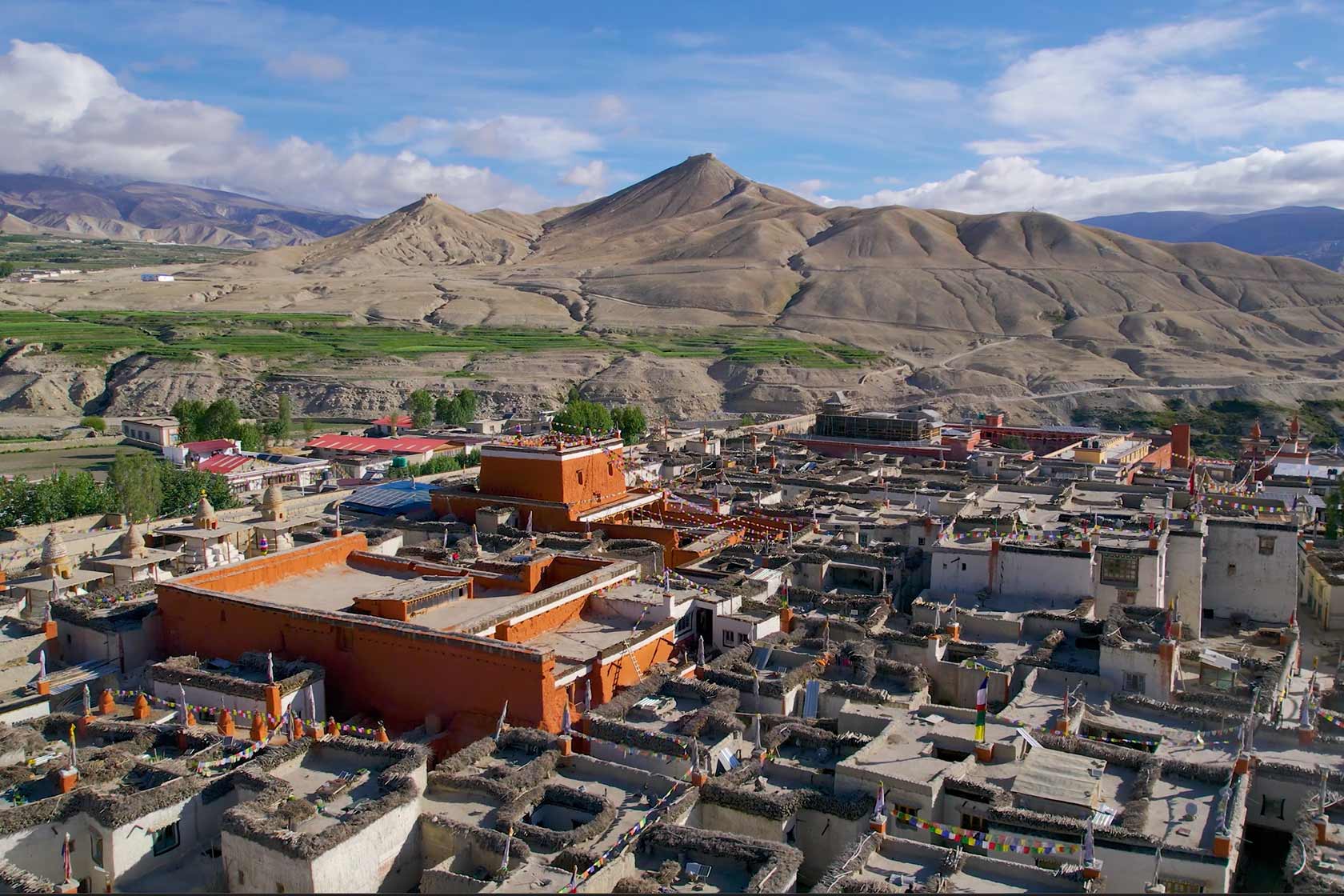 Ло-Мантанг внутри крепостной стены: буддийские монастыри и городская застройка исторической столицы королевства Ло, Верхний Мустанг, Непал