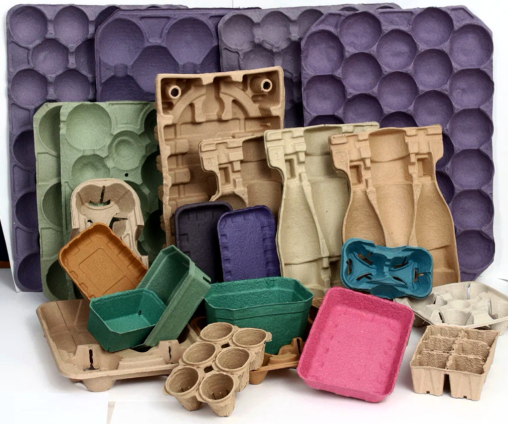 Формованная бумажная Масса заливается в сетчатую форму