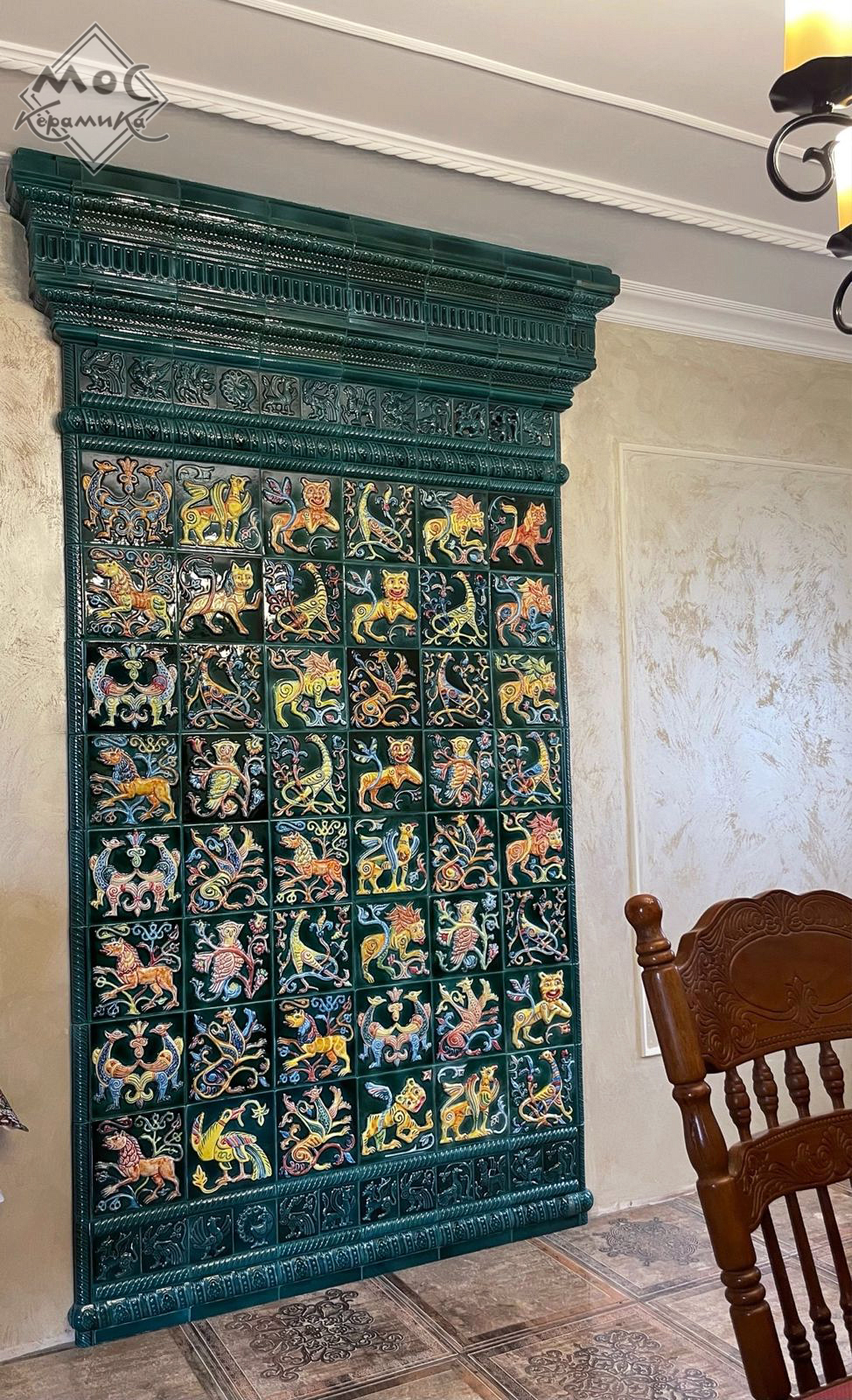 изразцовая стена со сказочными зверями в русском стиле