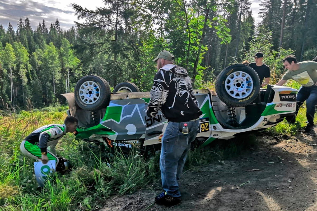 После аварии: Škoda Fabia Rally2 evo Николая Грязина и Константина Александрова, ралли Финляндия 2022