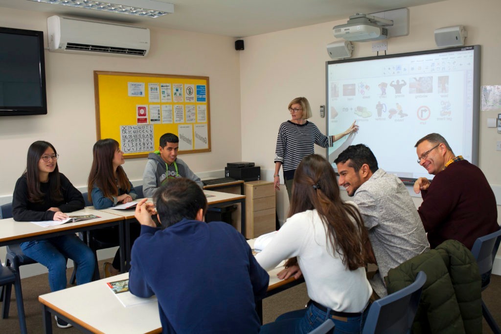 Преподавание языков. Преподаватель.