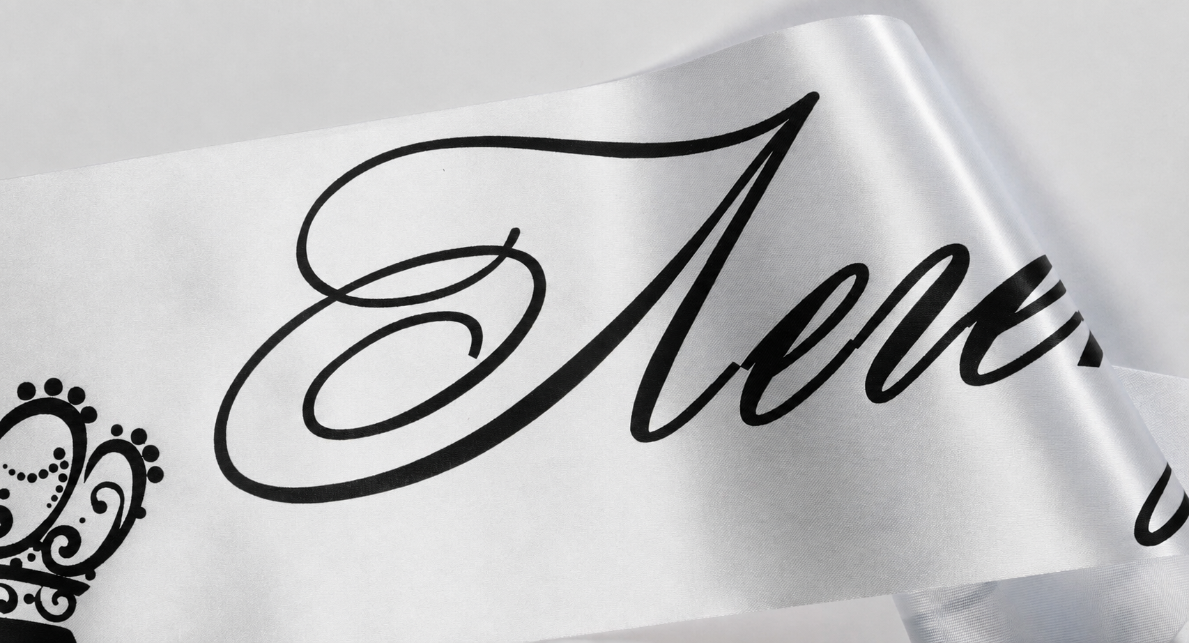 Чёрная надпись