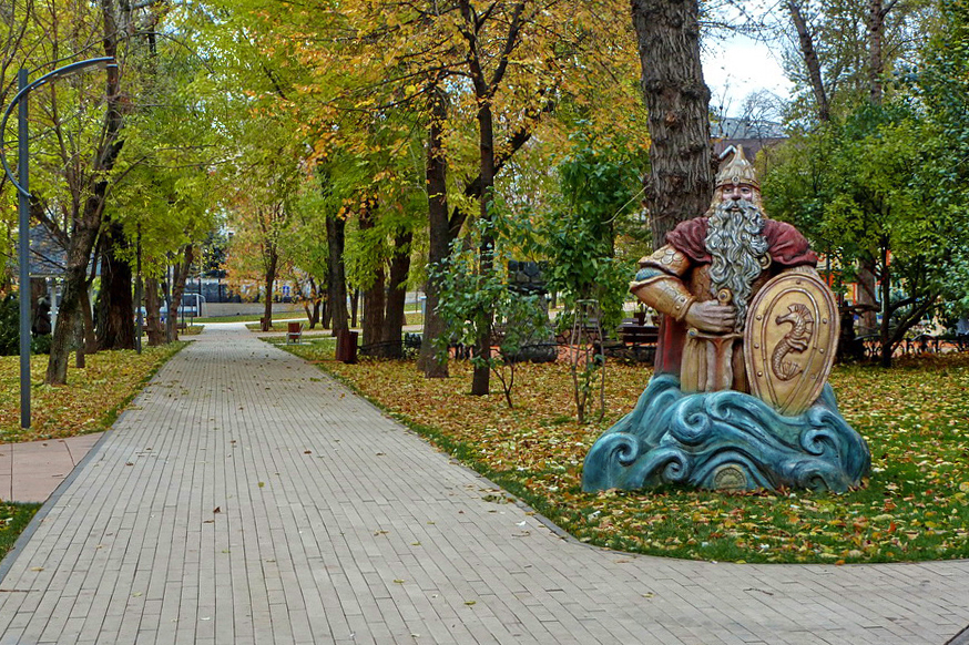 Скульптура богатыря в ПКиО «Пресненский» , г. Москва