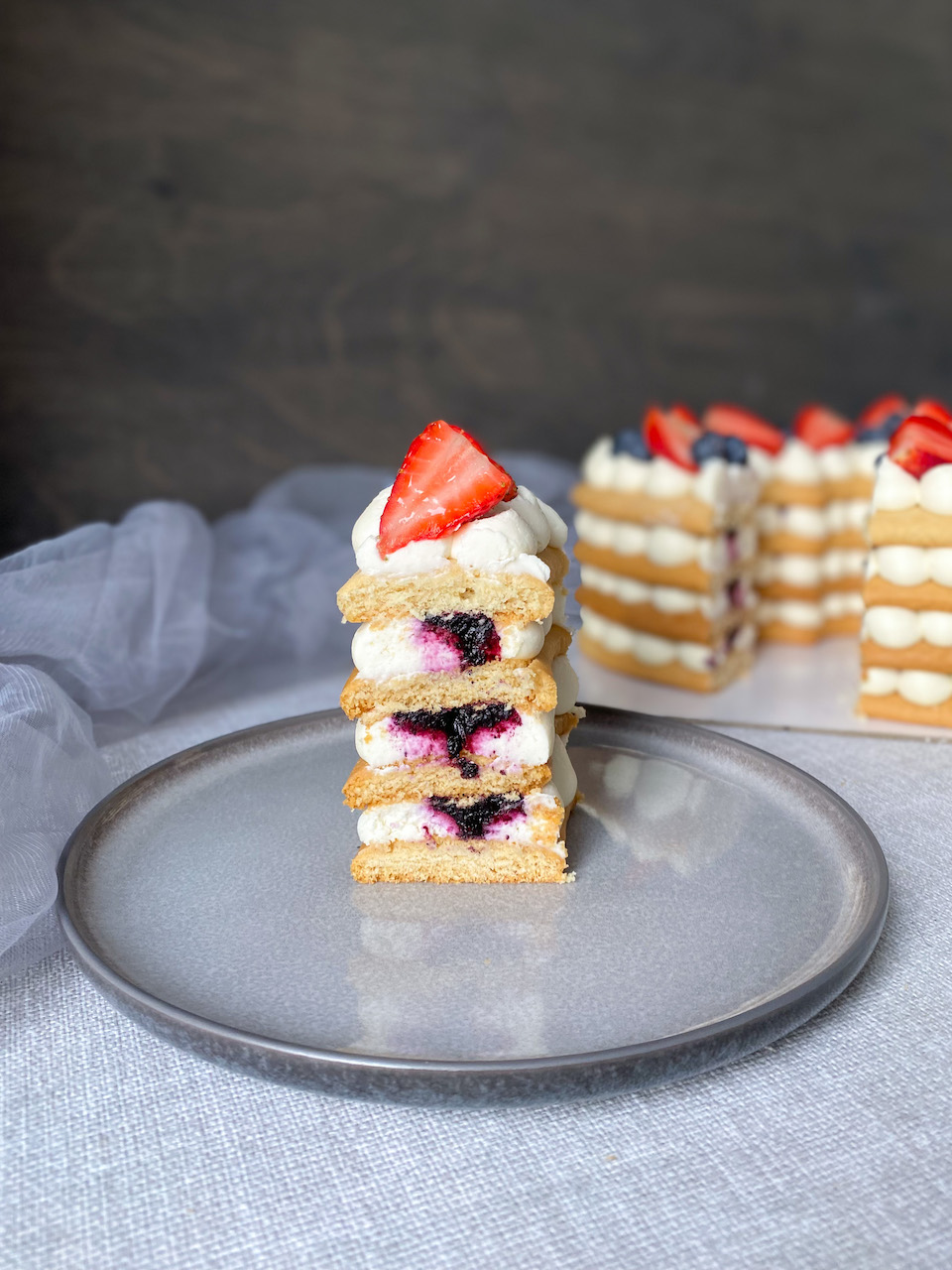 Видеоурок «Открытый медовик» — Volynova Cake