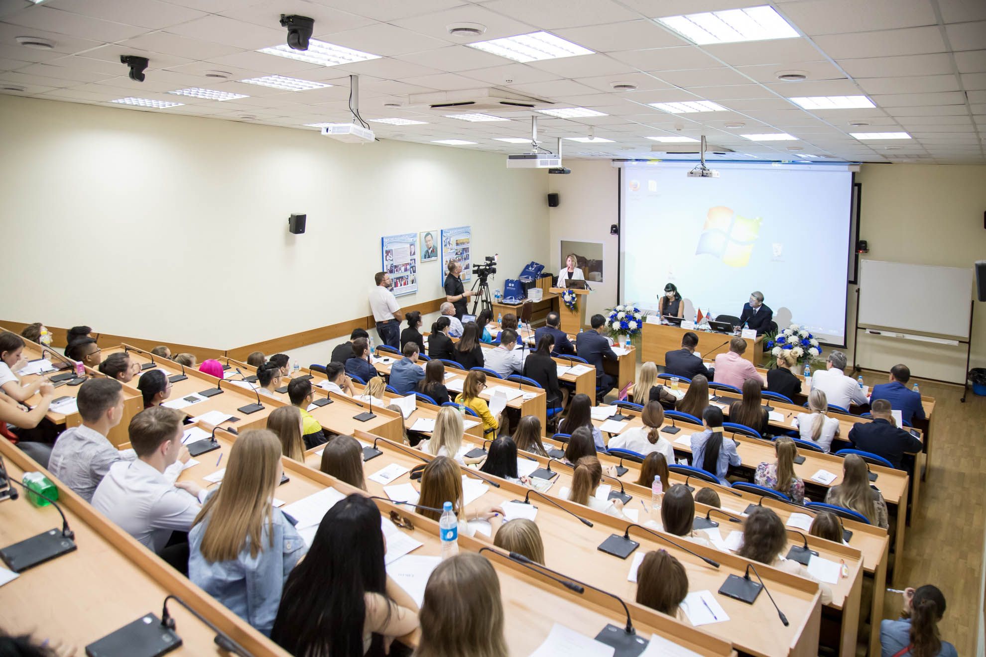 Vladivostok State University of Economics and Service (rus)