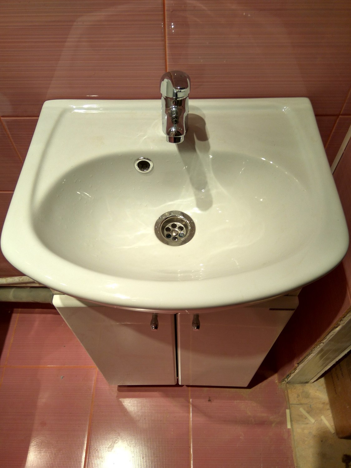 Починка крана на кухне. Ремонт раковины. Монтаж смесителя на раковину. Ремонт раковины. Монтаж раковины.