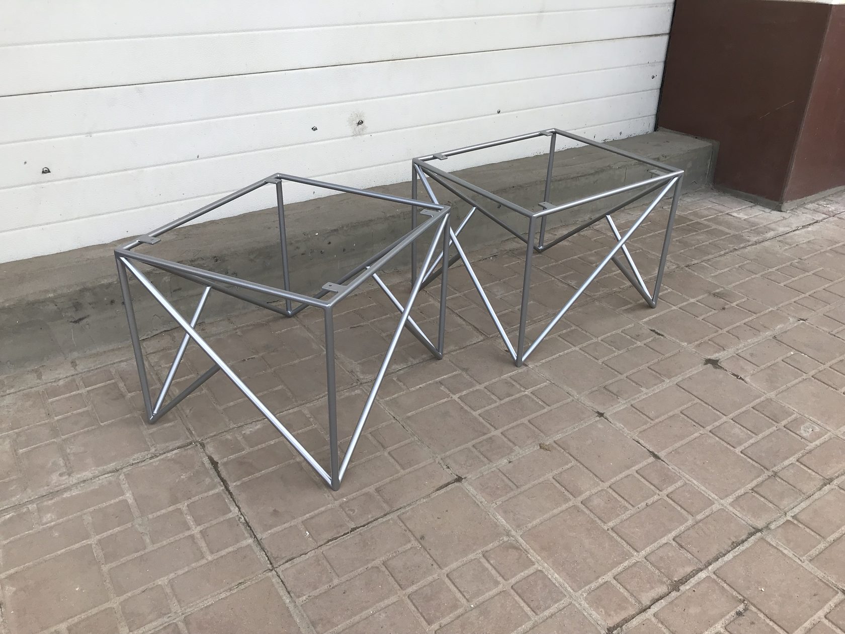Уличный стол для дачи своими руками на металлическом подстолье