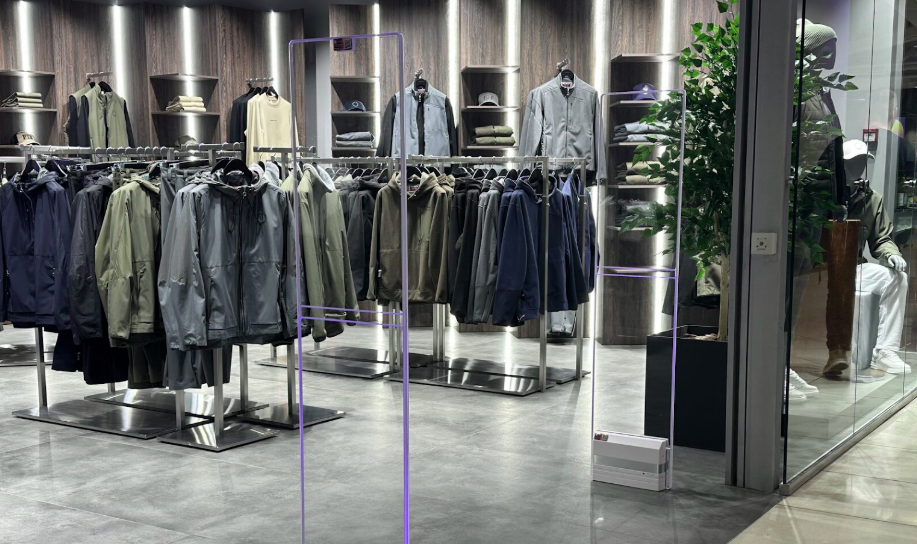 Каждому магазину, будь то маленький киоск у дома или крупный торговый центр, рано или поздно приходится сталкиваться с проблемой воровства.